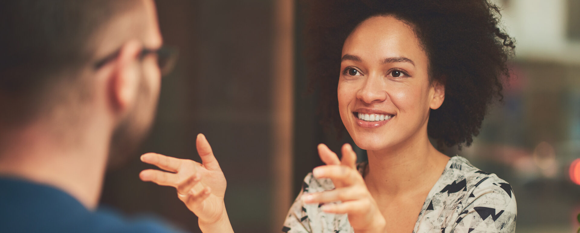 Dialogue entre un professionnel de santé et une femme